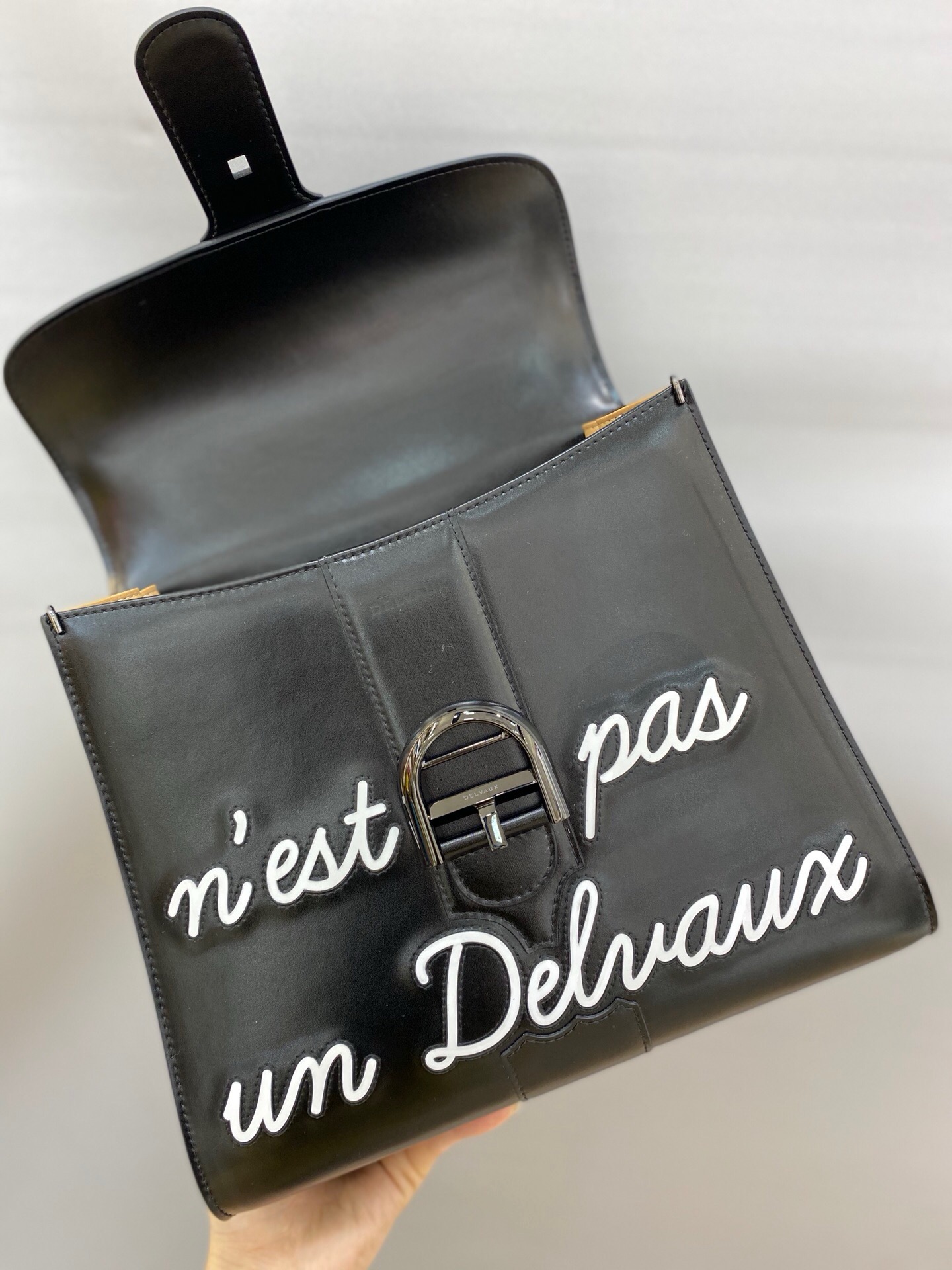 De1uavx handbag 28cm