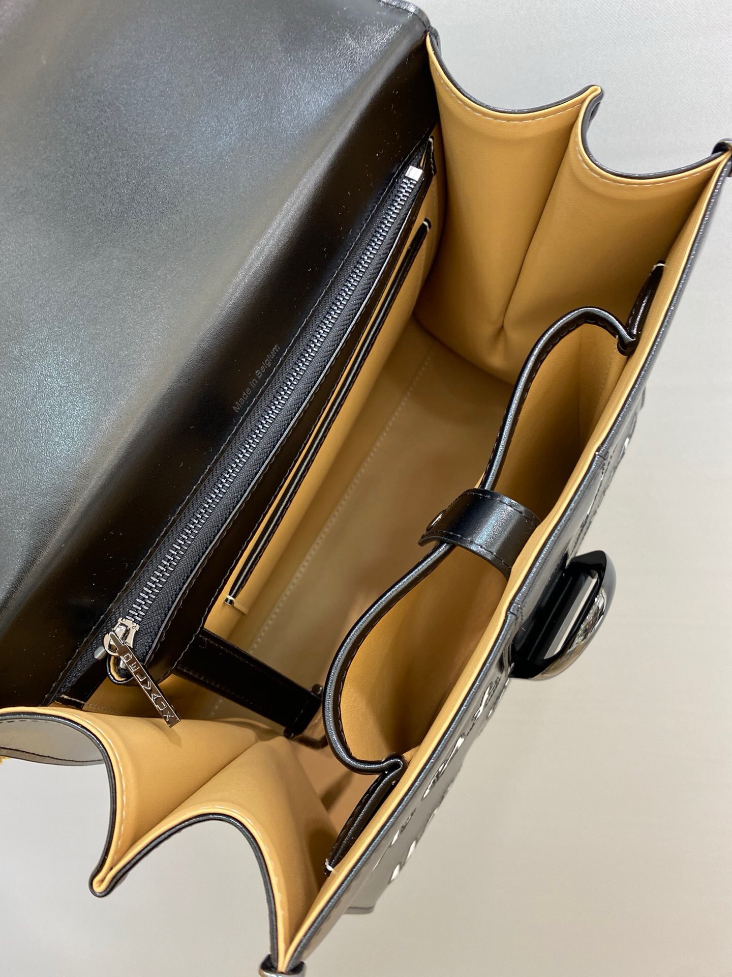 De1uavx handbag 28cm