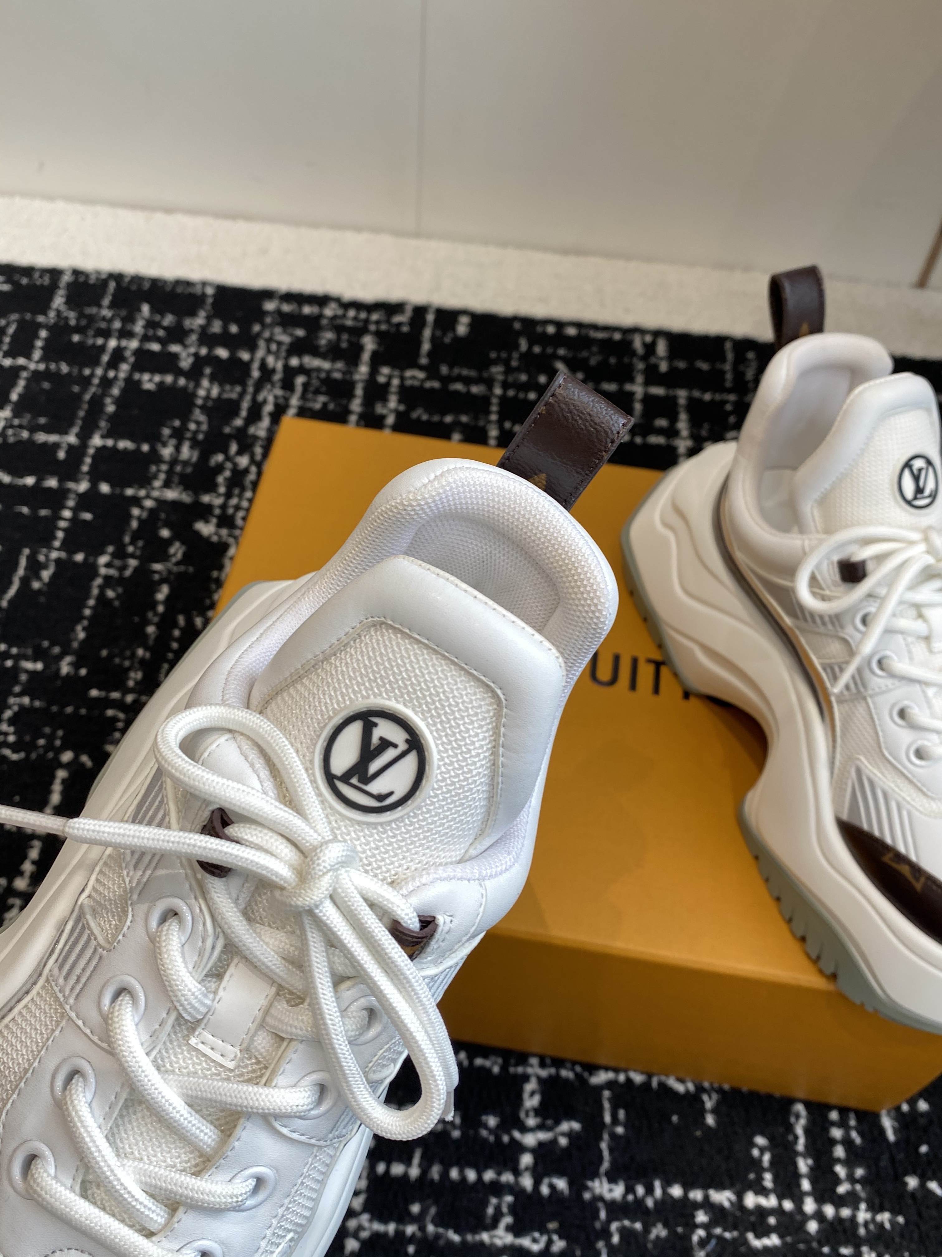 LV Sneaker 02