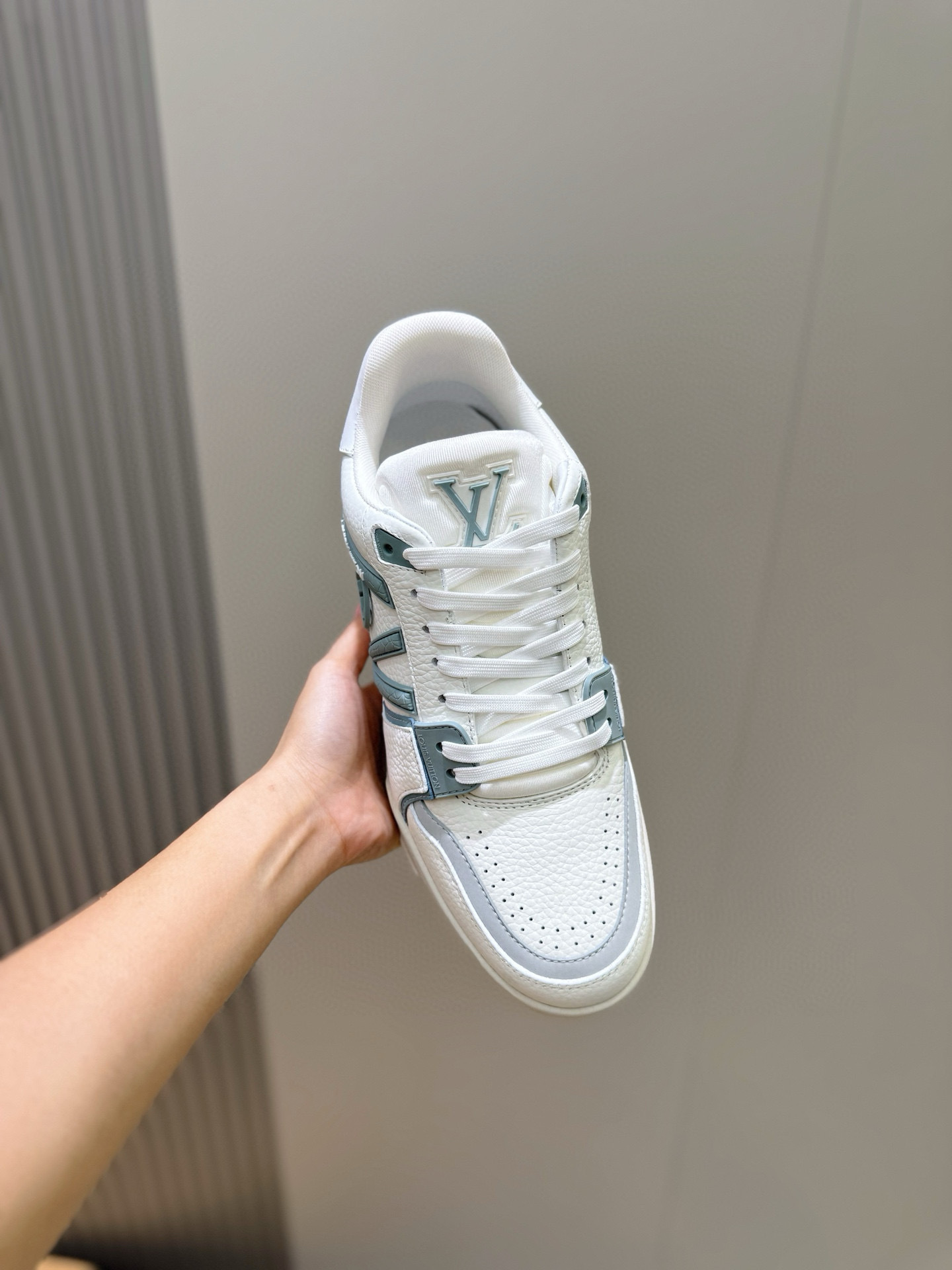 l0vis Vvtt0n trainer sneaker 13