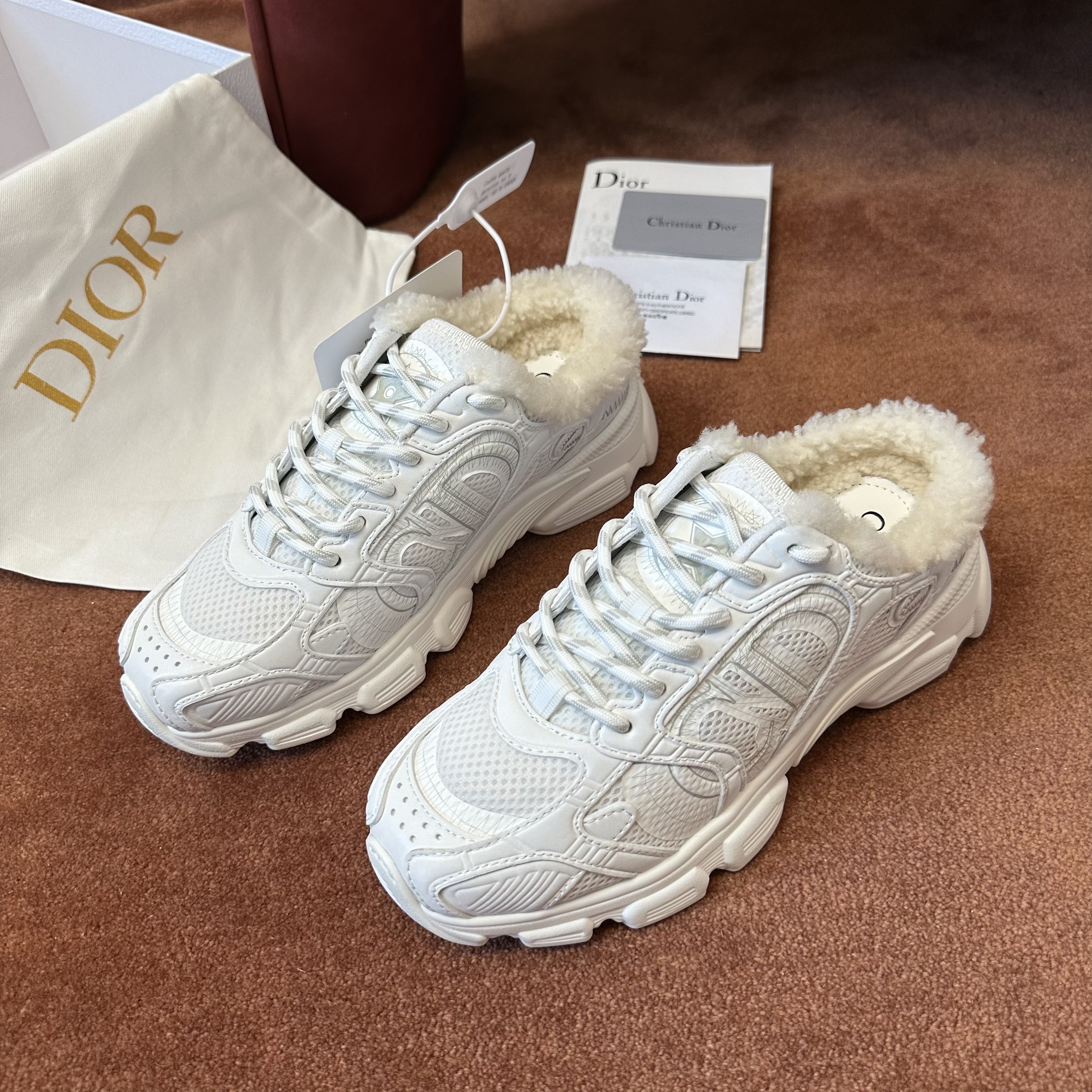 D10r low-top plush sneakers 04